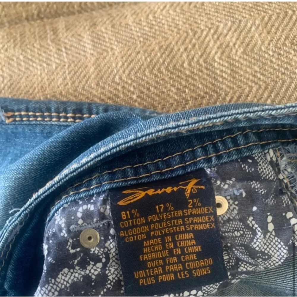 Excellent Preowned Condition Seven7 Capri Jeans Size 10. Very Cute.